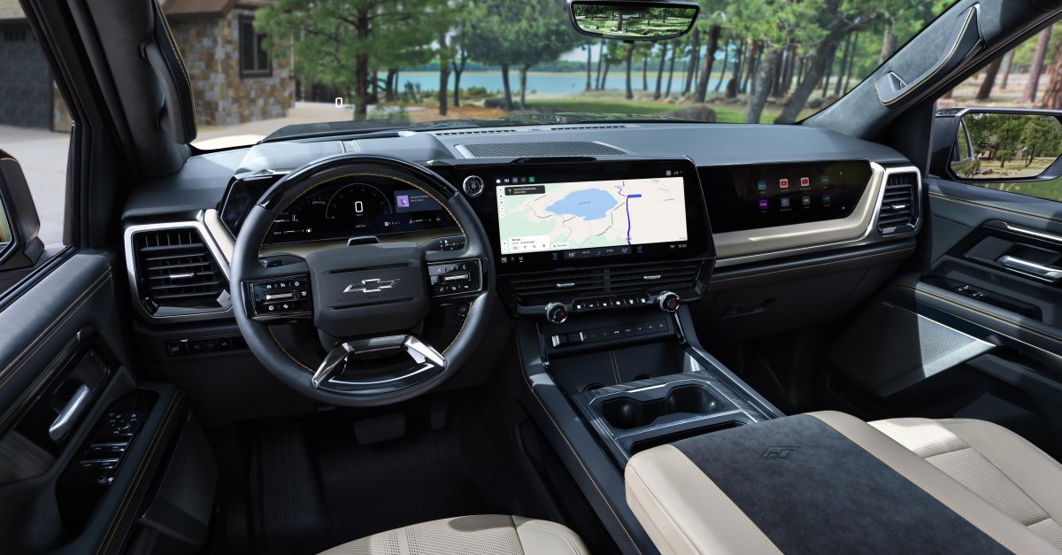 GM ปรับ user interface ใน Silverado และ Sierra ให้ใช้งานร่วมกับ CarPlay แบบ picture-in-picture