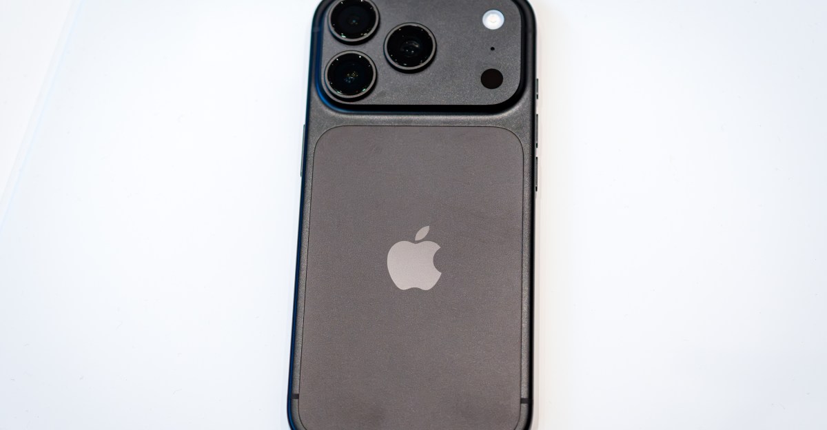 iPhone 18 Pro มีรุ่นสีดำกลับมาแล้ว