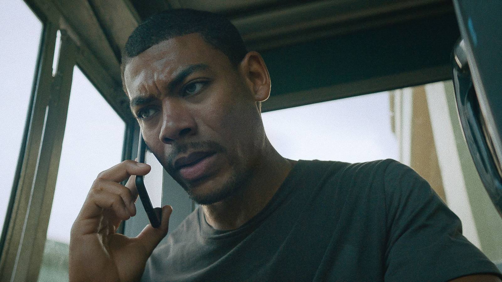 Rebel Ridge บน Netflix คือบททดสอบความเป็น John Stewart ของ Aaron Pierre